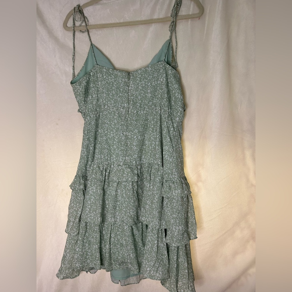 Storia Sage Green Floral Dress - Picture 3 of 5